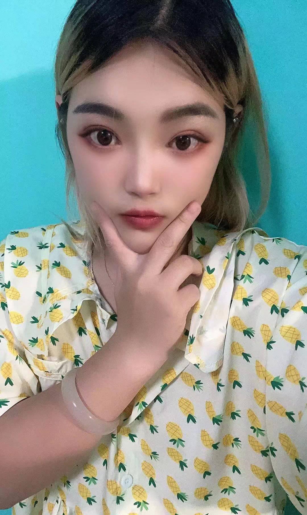 可爱听话的杭州女孩，想不到还有胸器b人