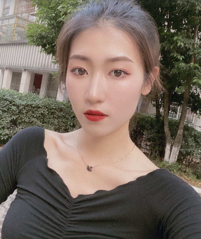 昨天体验亭亭玉立的小太妹