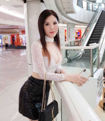 海珠高挑美胸 Lily