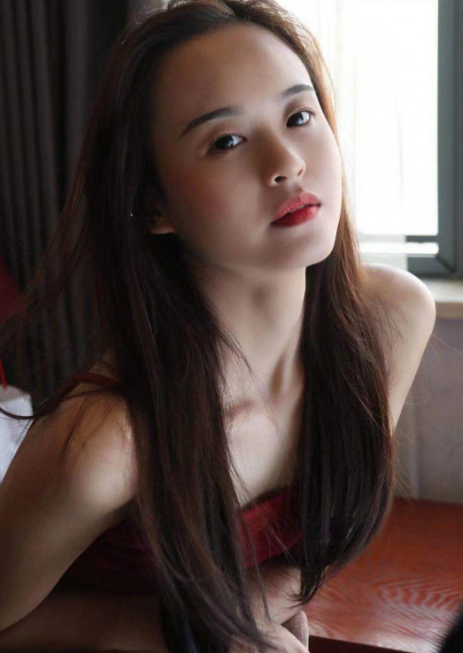 今天刚到首都的00后幼师妹