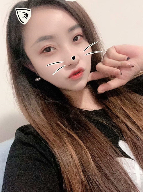 最新开发颜控福音！左拥右抱两个极品大美人，相当美滋滋